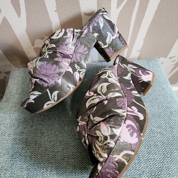 Rebecca Minkoff: Floral Wedge - Picture 4 of 9